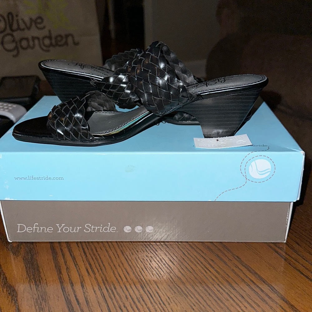 Life Stride low heels